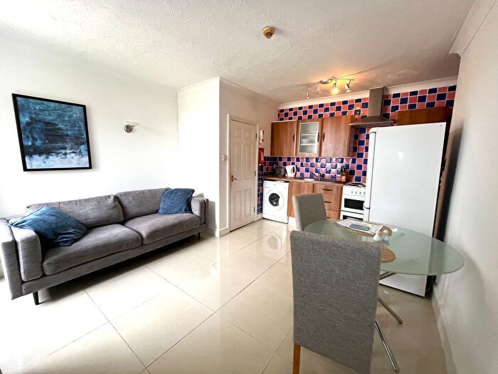 1 Bedroom Flat To Rent In Friars Walk, Exeter, EX2