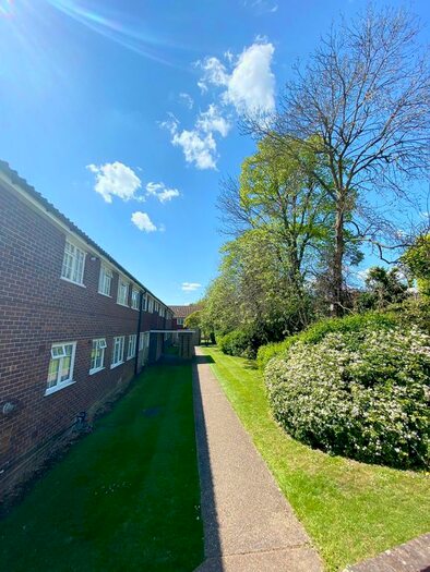 2 Bedroom Flat To Rent In Copley Road, Stanmore, HA7