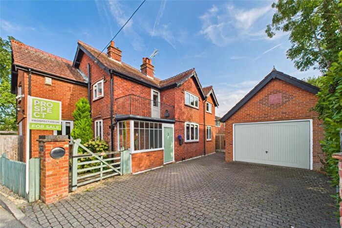 4 Bedroom Detached House For Sale In The Square, Spencers Wood, Reading, Berkshire, RG7