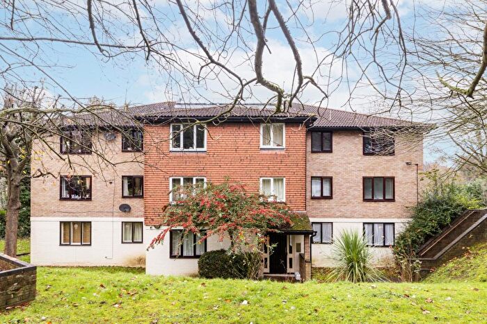 Flat To Rent In Fairbairn Close, Purley, CR8