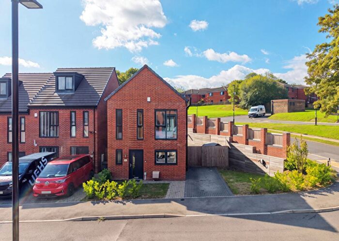 3 Bedroom Detached House For Sale In Valley View Court, Sheffield, S12