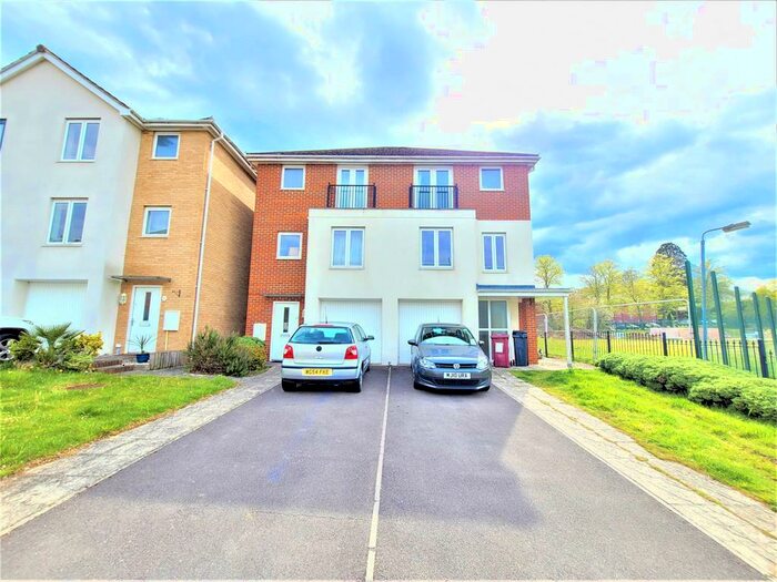 3 Bedroom Town House To Rent In Regis Park Road, Reading, RG6