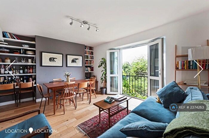 2 Bedroom Flat To Rent In Clissold Cresent, London, N16