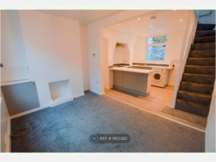 2 Bedroom Terraced House To Rent In Vron Square, Bangor, LL57