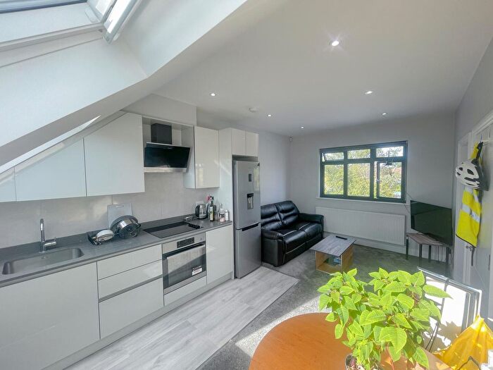 1 Bedroom Flat To Rent In Fairmead Crescent, Edgware, HA8