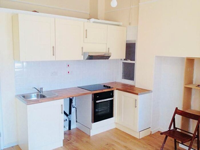 Studio To Rent In Walm Lane, London, NW2