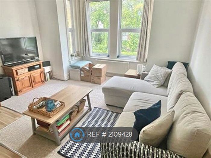 2 Bedroom Flat To Rent In Charminster, Bournemouth, BH8