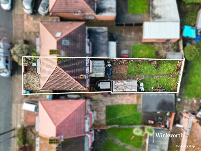 3 Bedroom Semi Detached House For Sale In Girton Avenue, Kingsbury, London, NW9