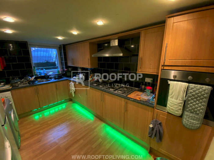 8 Bedroom House To Rent In Mayville Avenue, Leeds, LS6