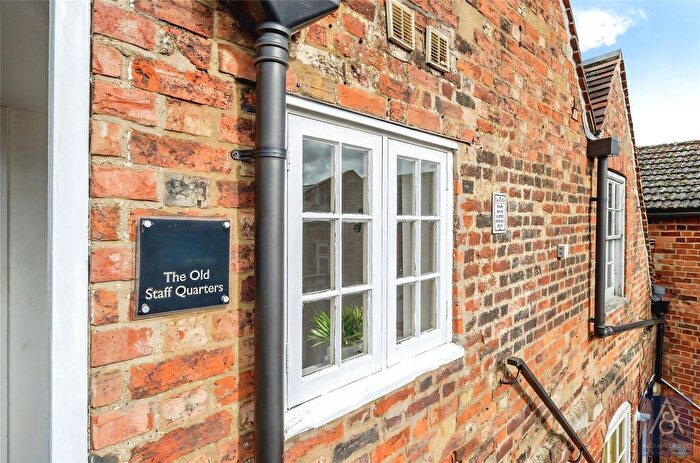 2 Bedroom Flat For Sale In West Street, Buckingham, Buckinghamshire, MK18