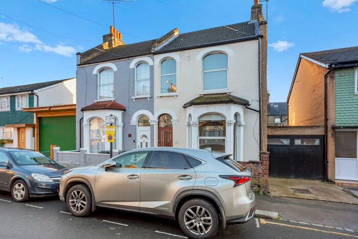 4 Bedroom End Of Terrace House To Rent In Eve Road, Leytonstone, E11