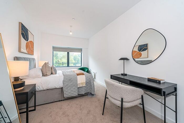 1 Bedroom Flat To Rent In Lakeside Close, Staines Upon Thames, TW18