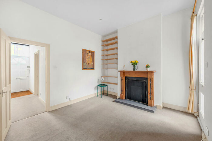 2 Bedroom Flat To Rent In Dagnan Road, London, SW12