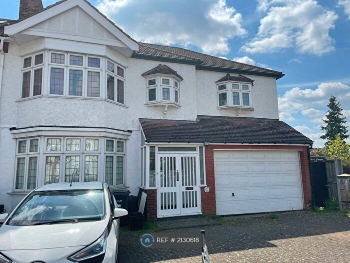 5 Bedroom Semi-Detached House To Rent In London, London, E18