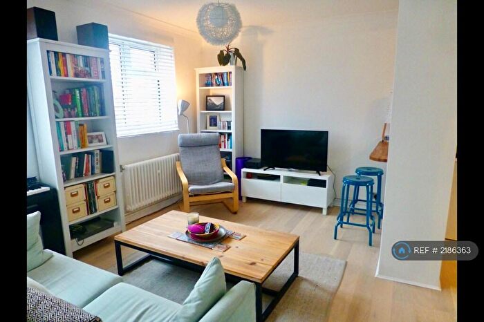 1 Bedroom Flat To Rent In Morgan Court, London, SW11