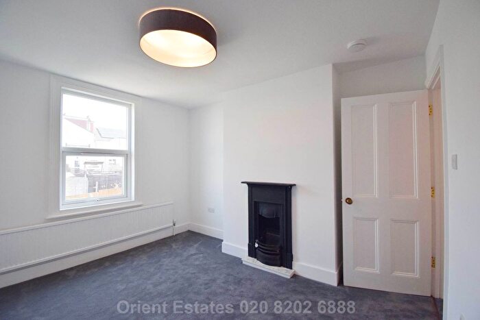 4 Bedroom Terraced House To Rent In West Hendon Broadway, London, NW9