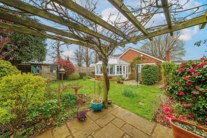 3 Bedroom Bungalow For Sale In Chestnut Way, Busbridge, GU7