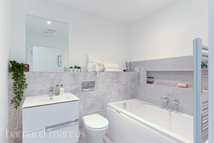 1 Bedroom Flat For Sale In Hartfield Road, London, SW19
