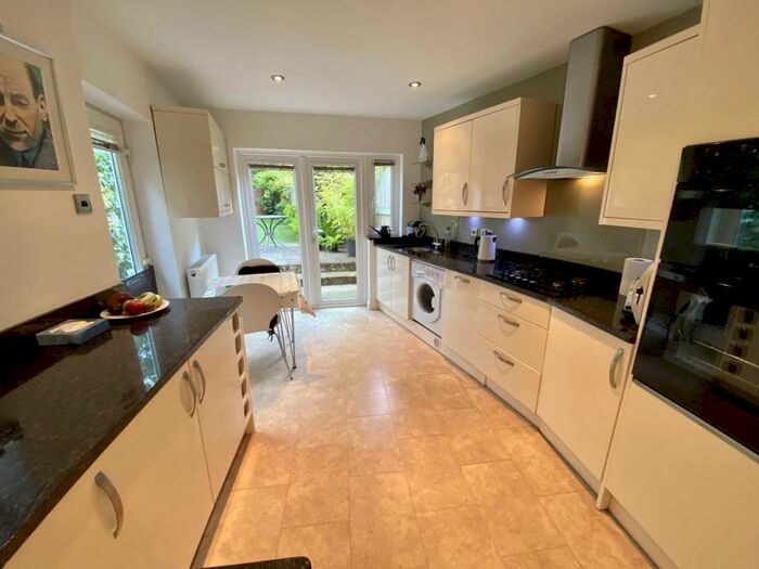 2 Bedroom Cottage To Rent In Kingston Road, Epsom, KT17