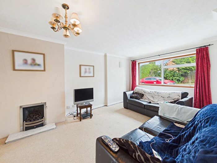 3 Bedroom Semi-detached House For Sale In Baffin Road, Worcester, Worcestershire, WR2