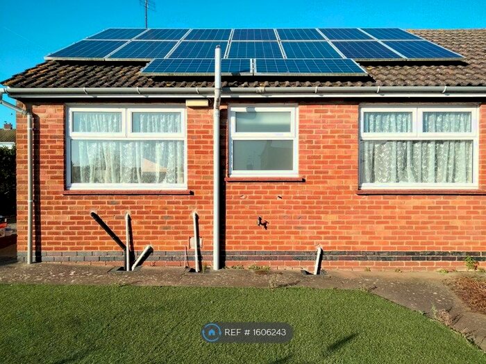 2 Bedroom Bungalow To Rent In Park Lane, Northampton, NN5