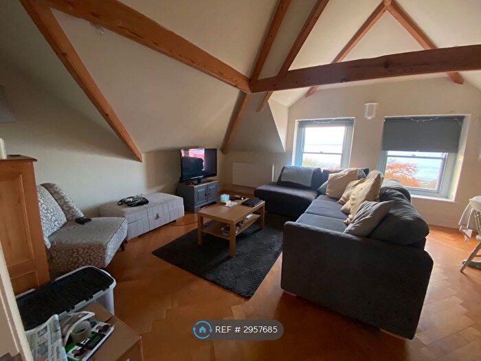 2 Bedroom Flat To Rent In Woodhill Road, Portishead, Bristol, BS20