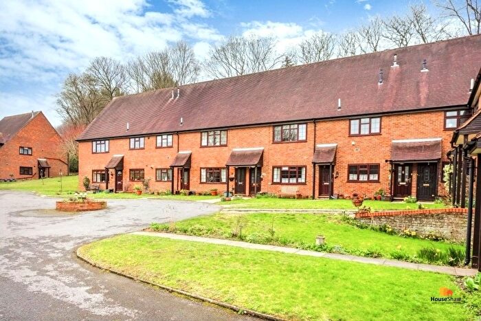 2 Bedroom Flat To Rent In Forelands Way, Chesham, HP5