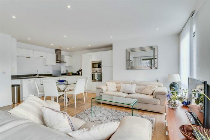 3 Bedroom Flat To Rent In Palm House, Sancroft Street, Vauxhall, London, SE11