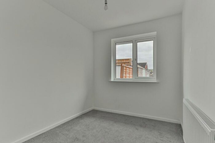 2 Bedroom Semi-Detached Bungalow For Sale In Greylees Avenue, Hull, HU6