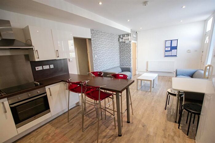 6 Bedroom House To Rent In Harrow Road, Birmingham, West Midlands, B29