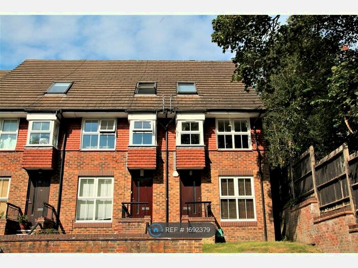 1 Bedroom Flat To Rent In Windmill Rise, Kingston Upon Thames, KT2