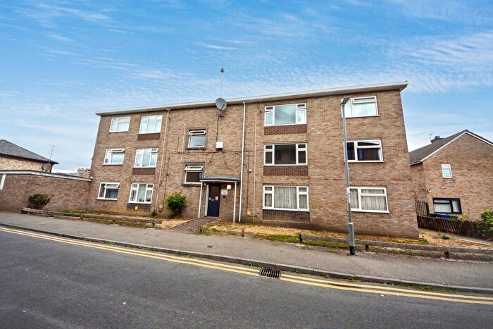 2 Bedroom Flat For Sale In Russell Court, St. Neots, PE19