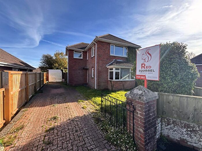 3 Bedroom Detached House For Sale In Carpenter Close, Sandown, PO36