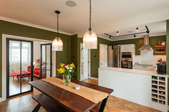 4 Bedroom End Of Terrace House For Sale In Trelawney Road, Bristol, BS6
