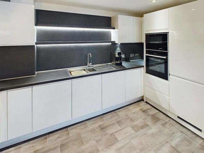 3 Bedroom Flat To Rent In Riverside Drive, City Centre, Dundee, DD2
