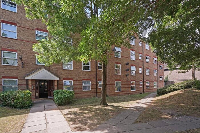 2 Bedroom Flat To Rent In Cassis Court, Chigwell Lane, Loughton -, IG10
