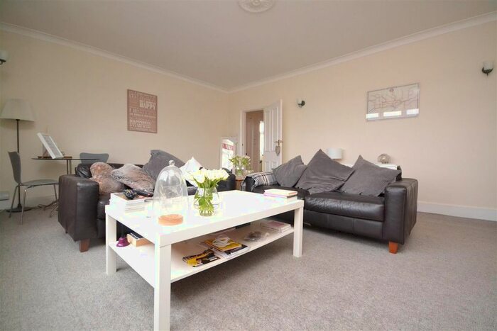 1 Bedroom Flat To Rent In Arlington Road, Twickenham, TW1