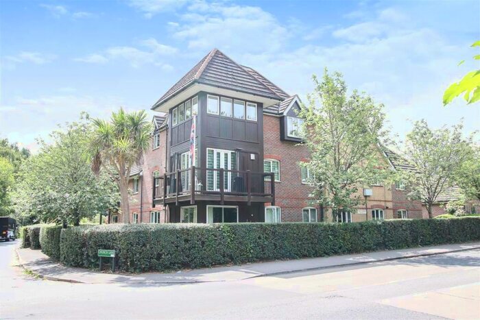 2 Bedroom Flat To Rent In Yachtsman Close, Bursledon, Southampton, SO31
