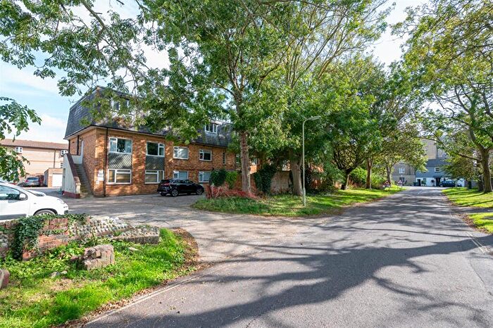 2 Bedroom Flat To Rent In Stamford Avenue, Hayling Island, PO11