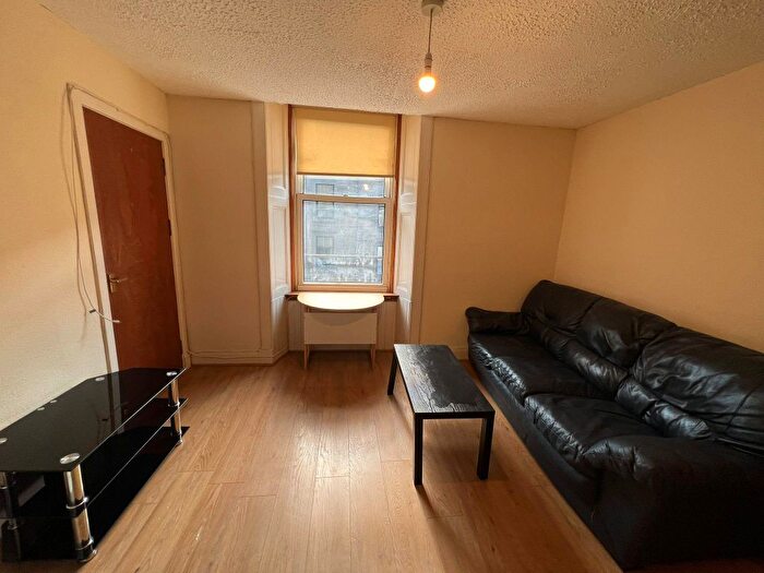 2 Bedroom Flat To Rent In E, Rosefield Street, Dundee, DD1