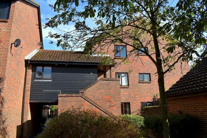 Studio To Rent In Deerhurst Close, Feltham, TW13