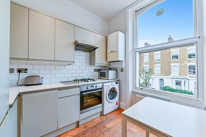 1 Bedroom Flat For Sale In Cheverton Road, Crouch End, London, N19