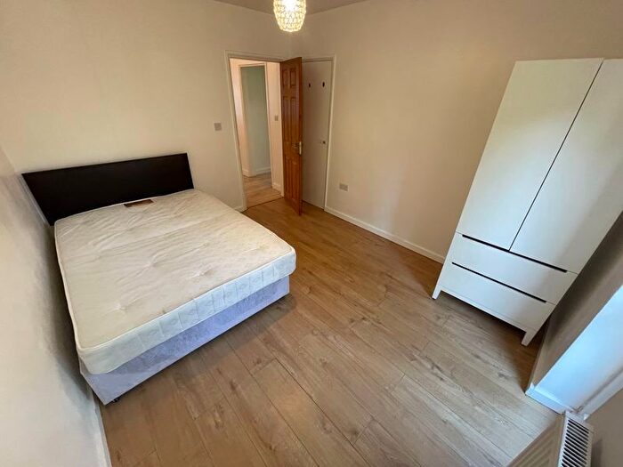 2 Bedroom Flat To Rent In Bartram Close, Uxbridge, UB8