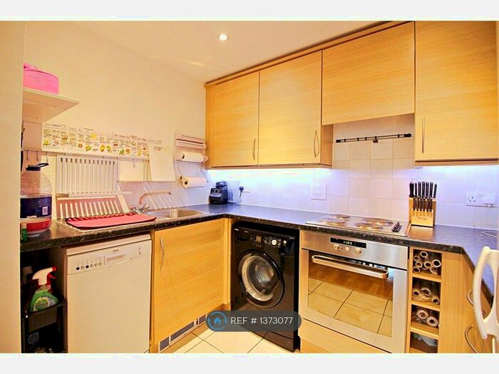 2 Bedroom Flat To Rent In Berberis House, Feltham, TW13
