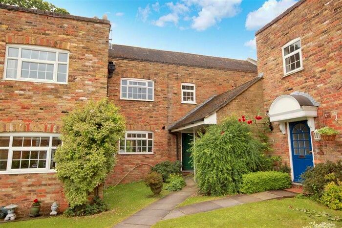 3 Bedroom House To Rent In Gorselands, Harpenden, AL5