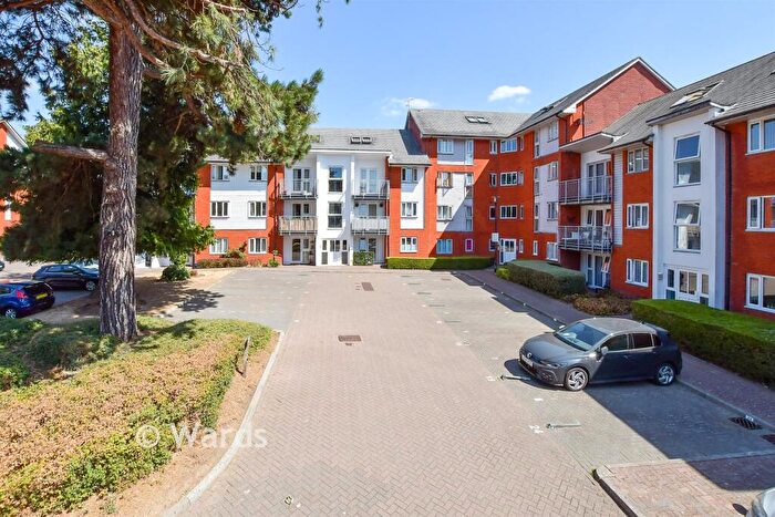 3 Bedroom Flat For Sale In Holland Road, Maidstone, Kent, ME14