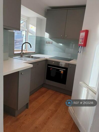 2 Bedroom Flat To Rent In Water Street, Carmarthen, SA31