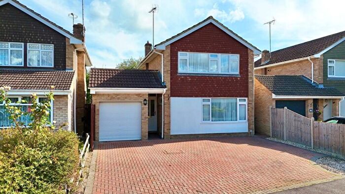 3 Bedroom Detached House For Sale In Caroline Way, Frimley, GU16
