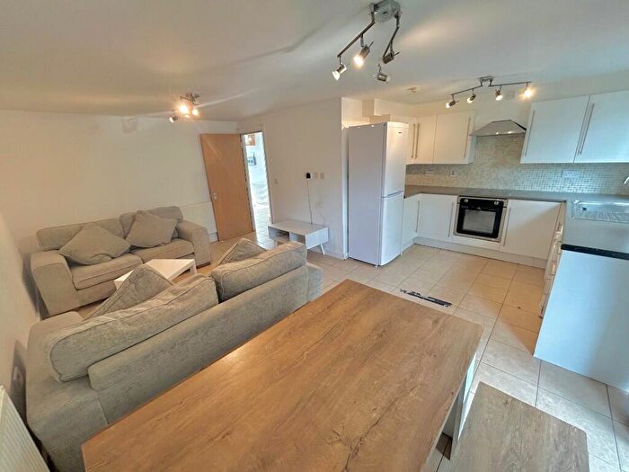 6 Bedroom House To Rent In Catherine Street, Cardiff(City), CF24