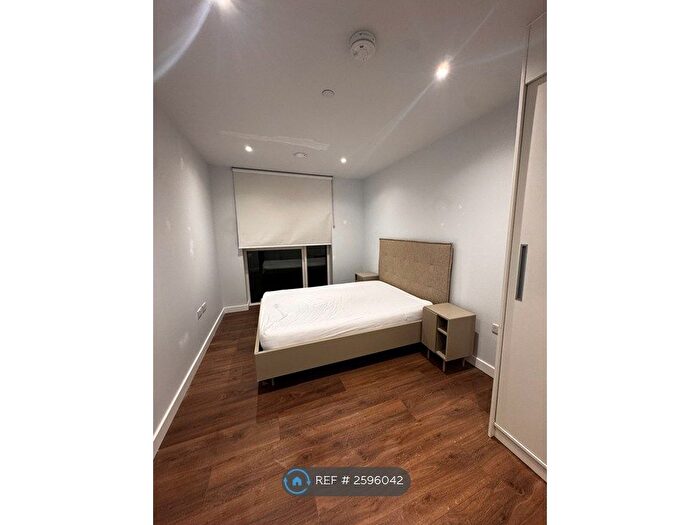 1 Bedroom Flat To Rent In Waterline Way, London, SE8